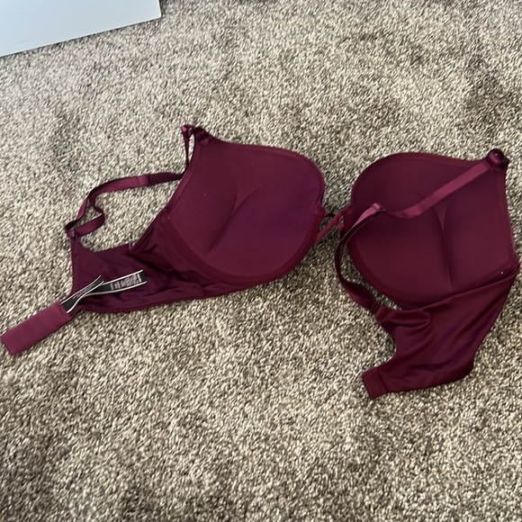 Victoria’s Secret ultimate push up bra in burgundy/wine color - Picture 2 of 4